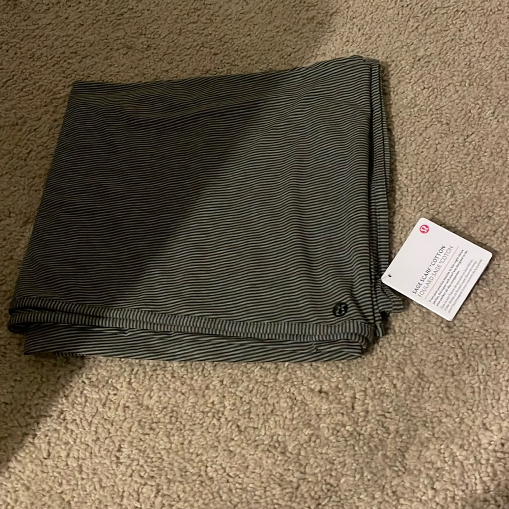 lululemon Sage Scarf.